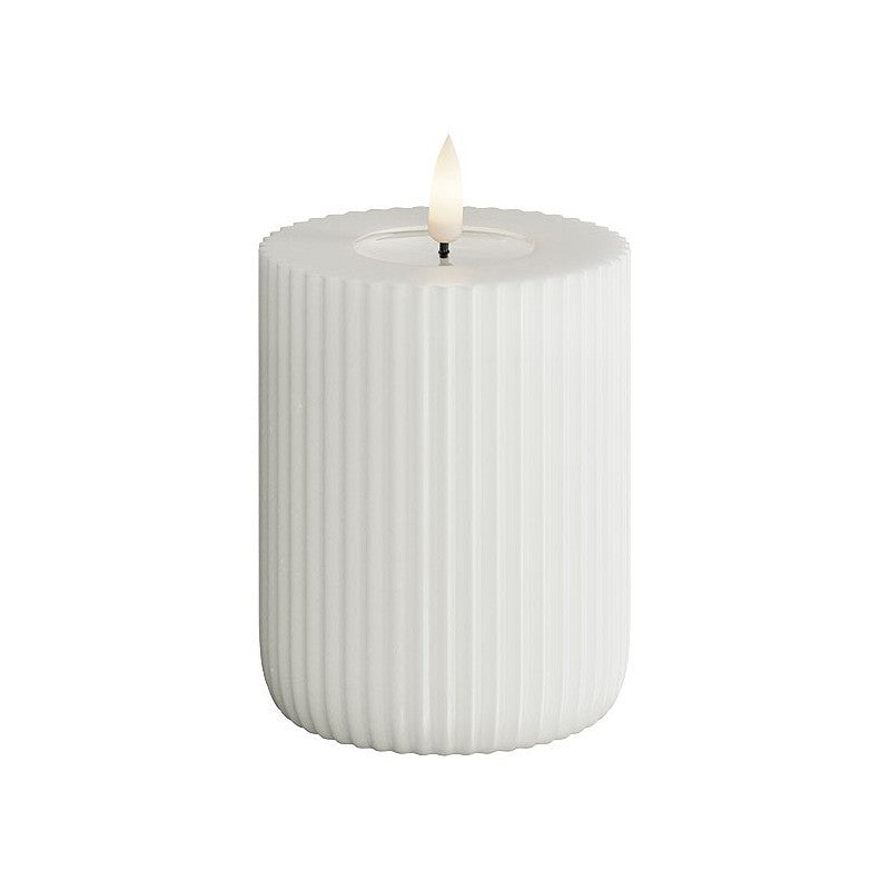 LED Stumpenkerze mit Rillen weiss 8x15 cm