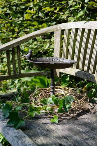 Vogeltränke mit Fuss