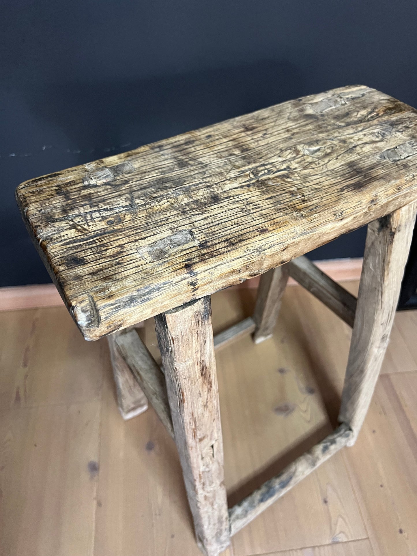 Altholzhocker „Mia“