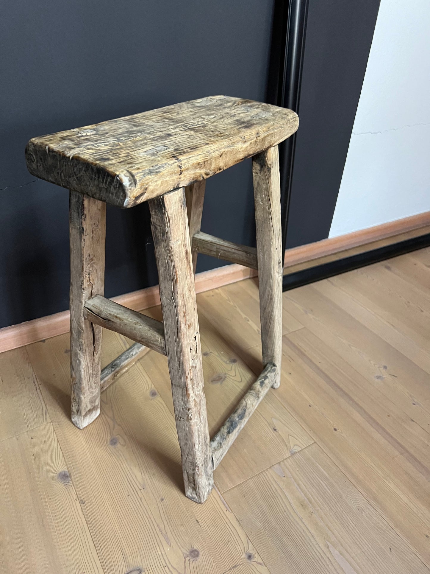 Altholzhocker „Mia“