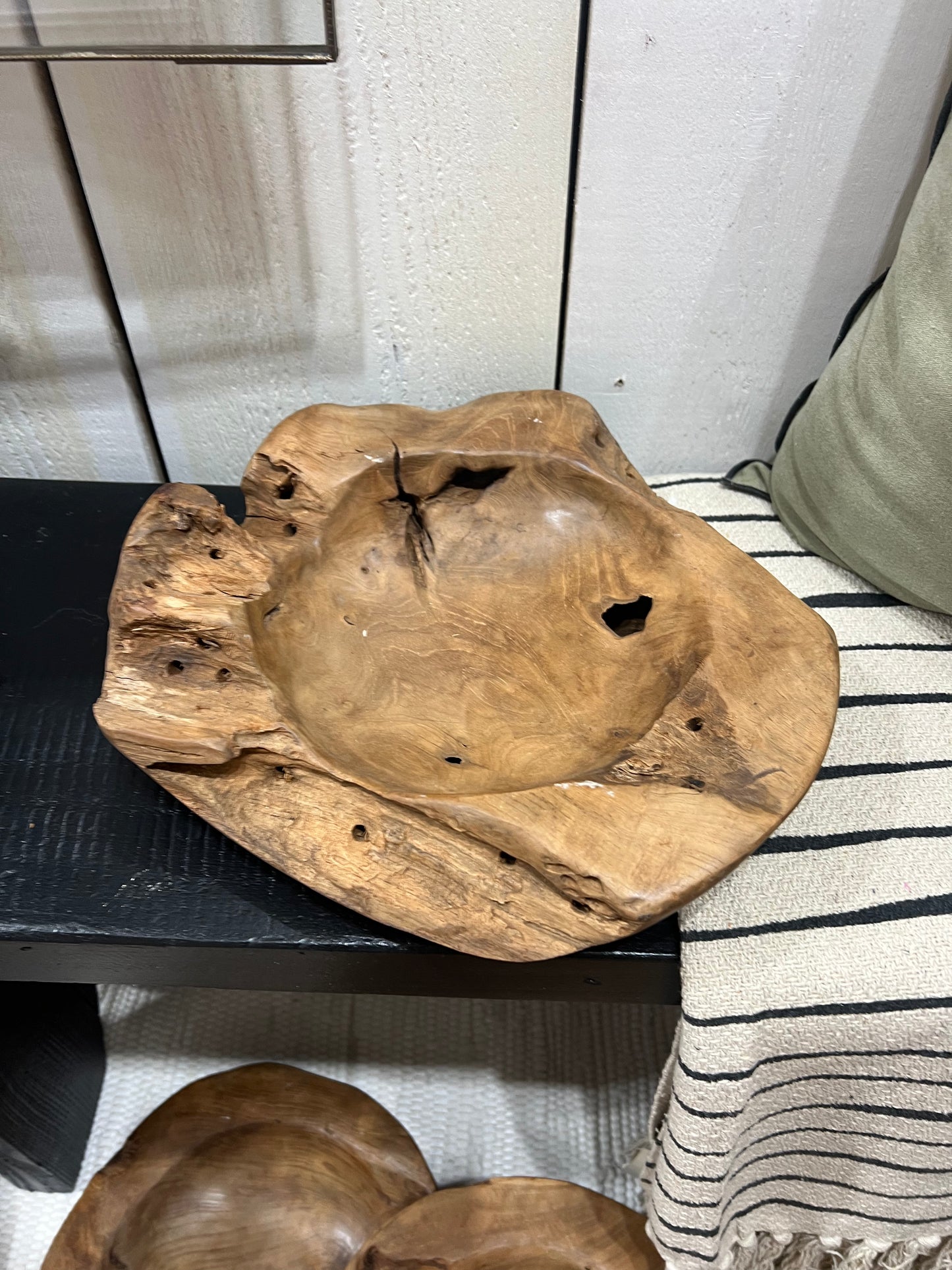Knorrige Holzschale