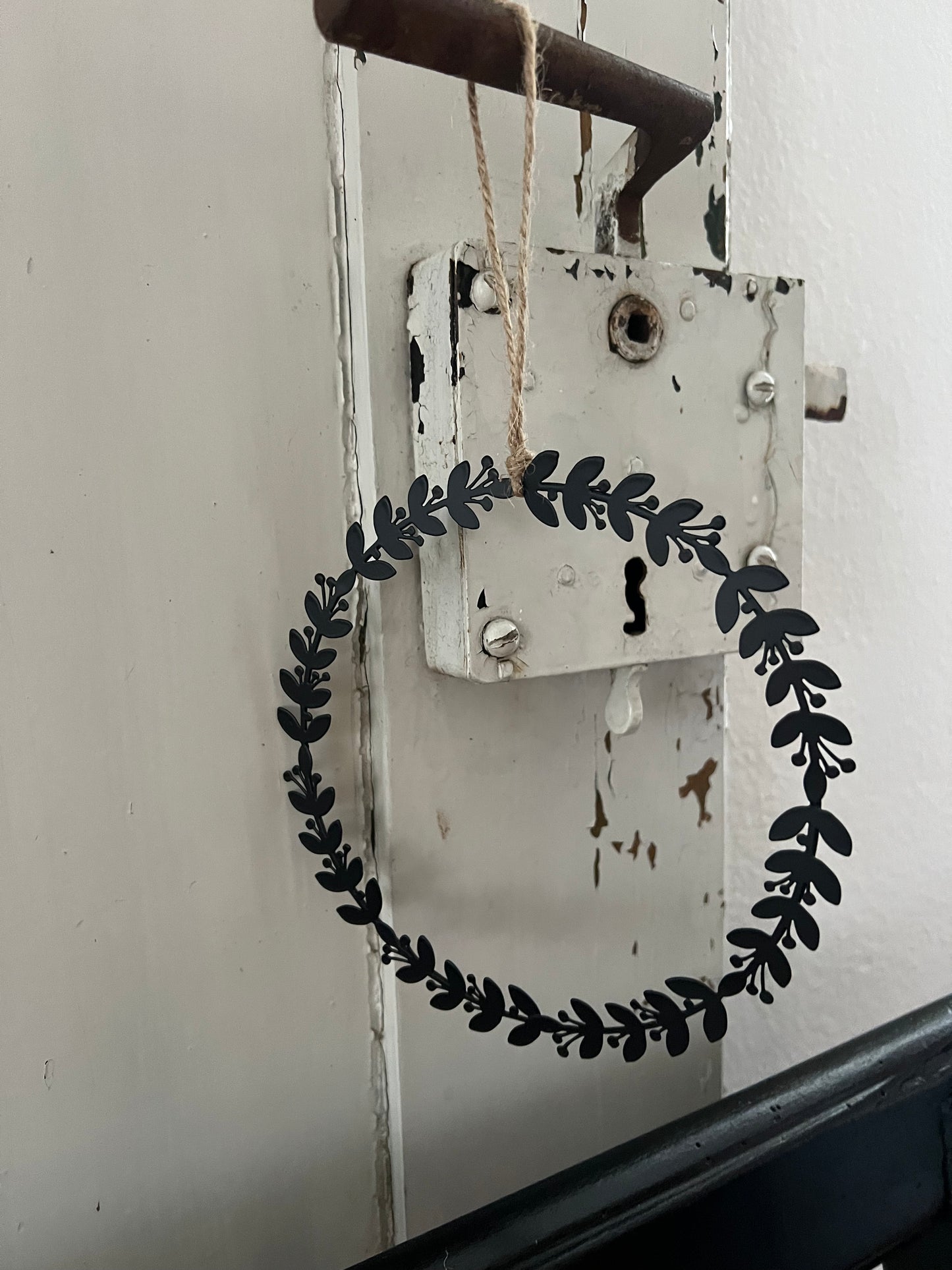 Filigranes Kränzchen Metall schwarz