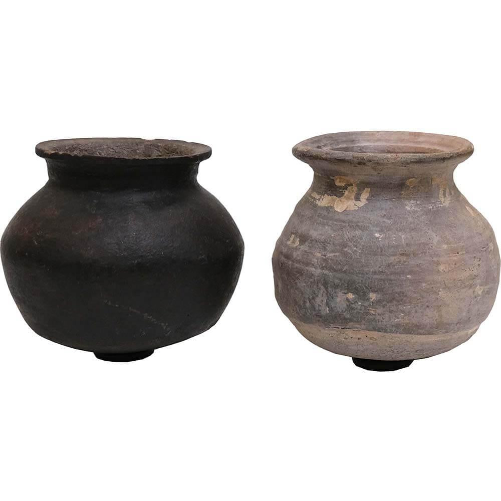 Kleiner Tontopf mit Metallring