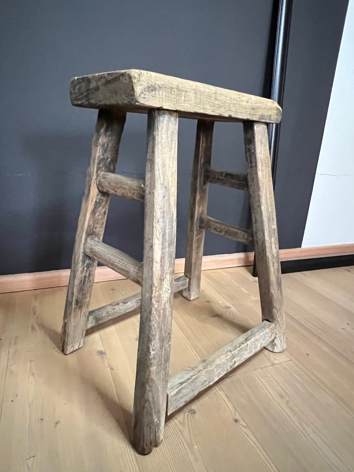 Altholzhocker „Ela“
