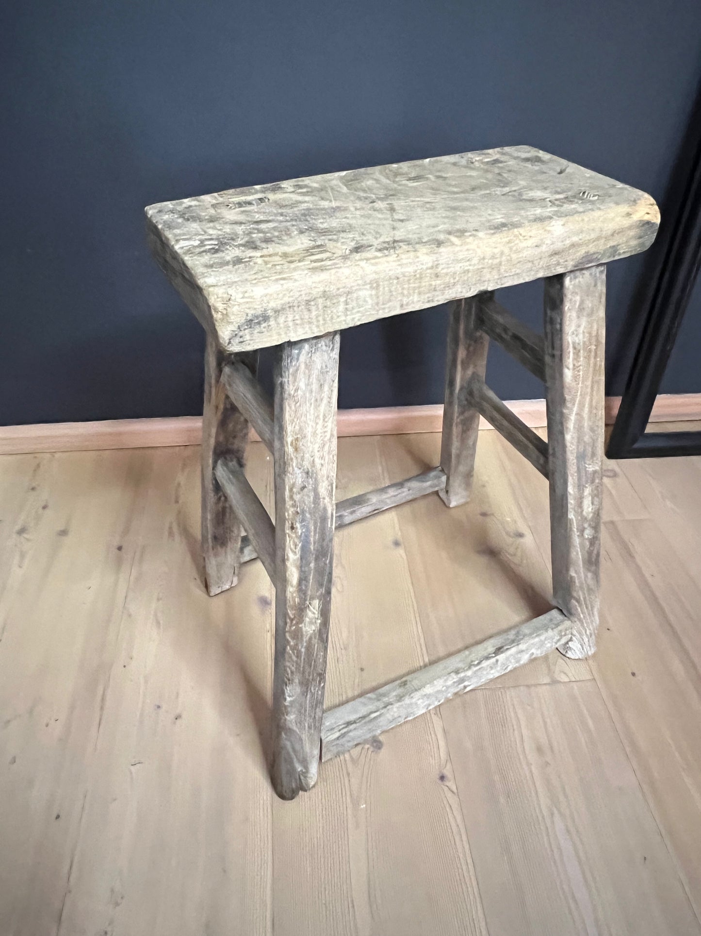 Altholzhocker „Ela“
