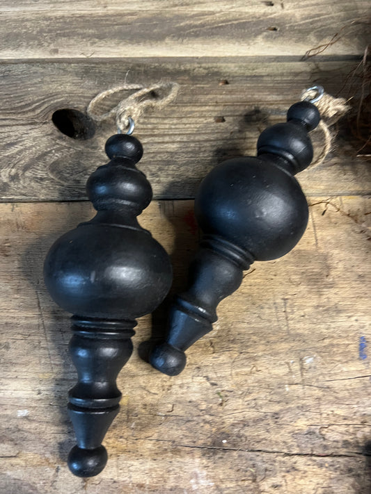 Holzornament zum Hängen schwarz rund