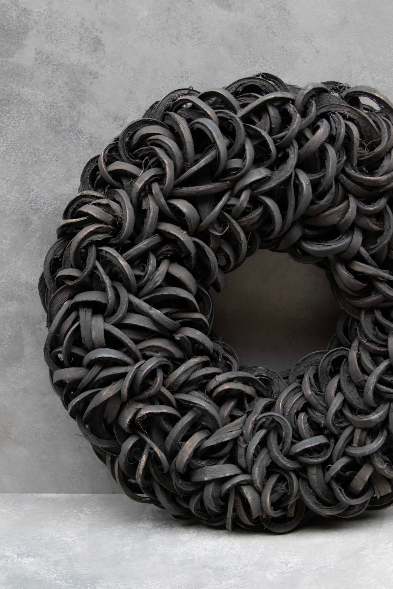 „Coconut-Slices“ Kranz schwarz D: 40 cm
