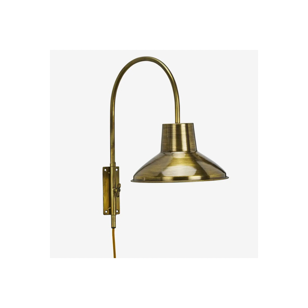 Madam Stoltz Wandlampe