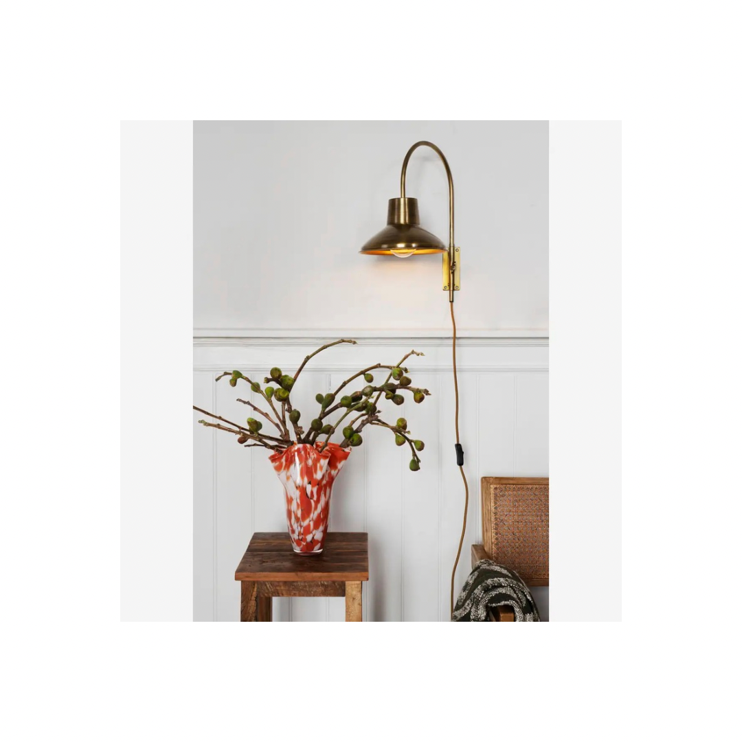 Madam Stoltz Wandlampe